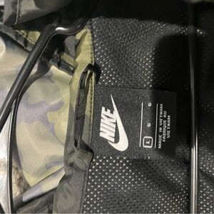 Men’s Nike Camo wind breaker (never worn) size: Large